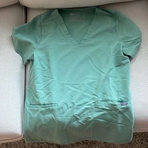 FIGS 3 Pocket Scrub Top